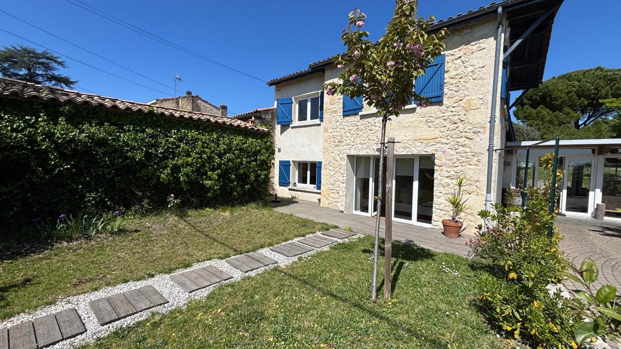 Hébergement de vacances Maison De Charme Avec Jardin Et Terrasse Camblanes-et-Meynac
